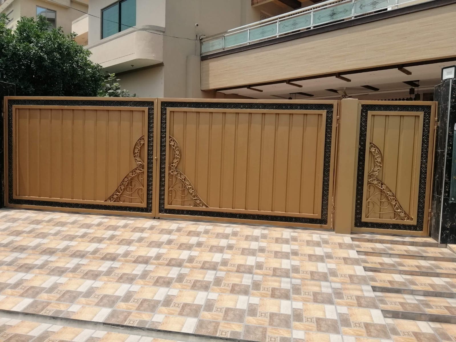 Bronze Scroll Gate — Babar Fiber Glass